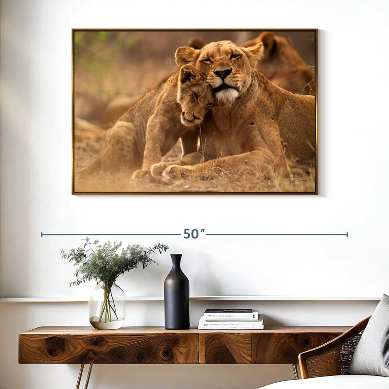 Lionne et louveteau, Cadre flottant doré, 40 po x 27 po
