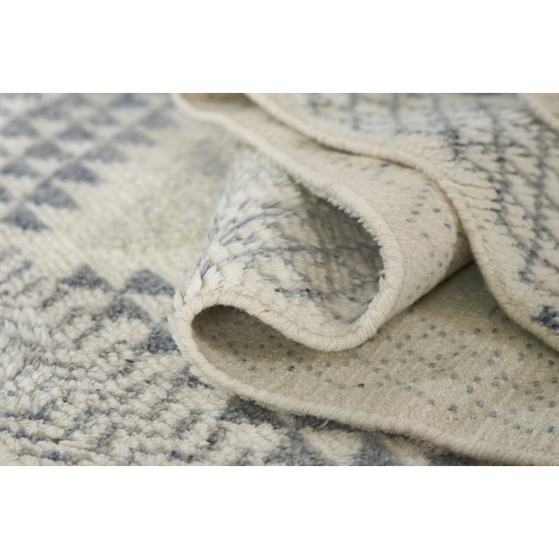 Wool Moroccan Area Rug in Ivory, Rectangle 4' x 6'