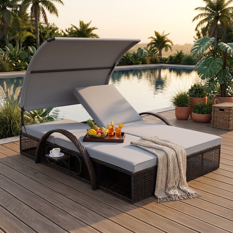 Double chaise longue de patio avec dossier réglable à 5 positions, auvent arqué, coussins amovibles et tables d'appoint cachées