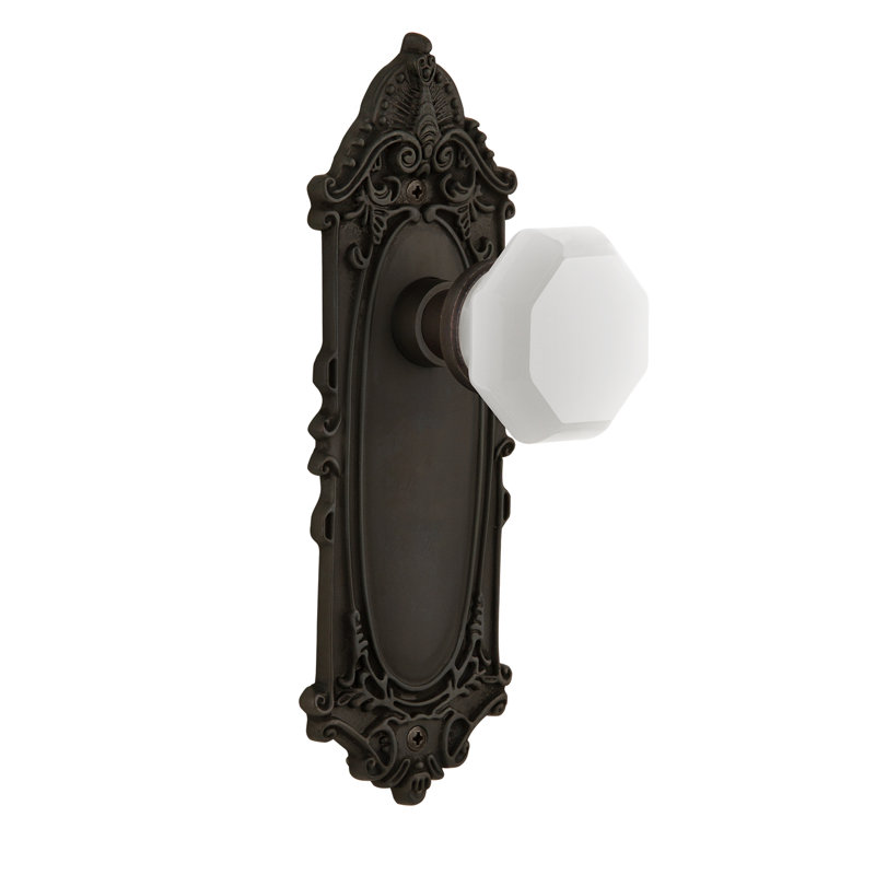 Assiette victorienne avec bouton de lait blanc Waldorf, Bronze frotté à l'huile, 2 3/4 po