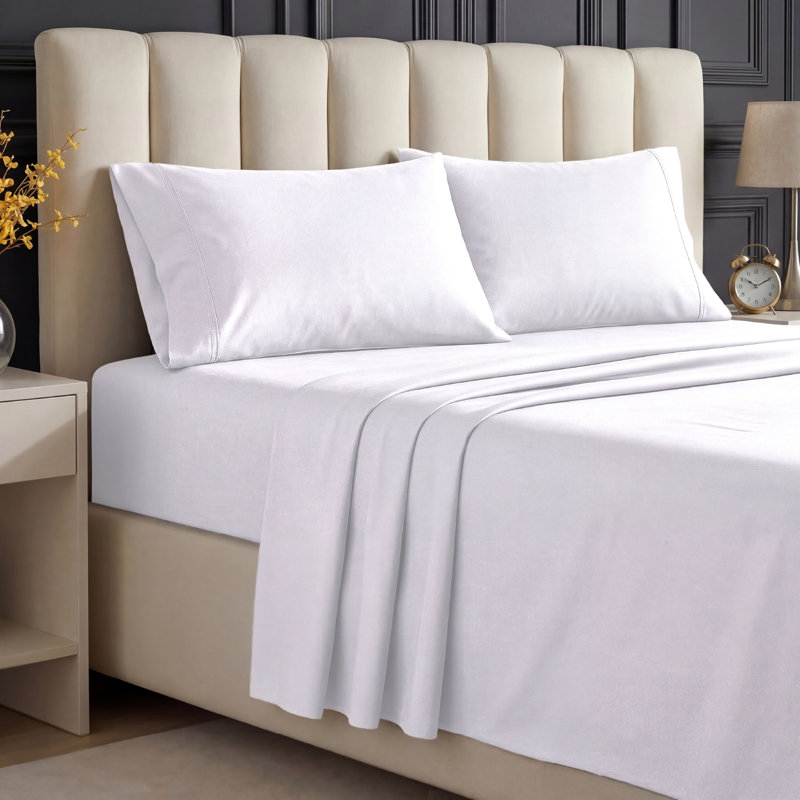 Ensemble de literie pour grand lit Beddora en blanc - 4 pièces de draps en microfibre ultra-douce, poche profonde, infroissable - facile d'entretien, literie de luxe pour grand lit d'hôtel