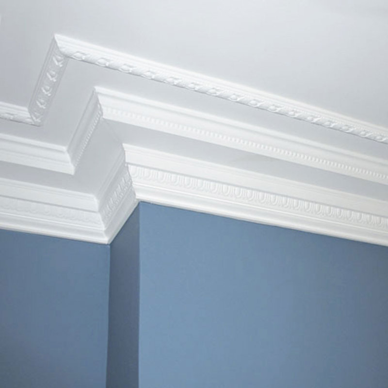 Moulure couronnée en polyuréthane blanc apprêté 7-1 / 2 po x 7-1 / 2 po x 78-3 / 4 po