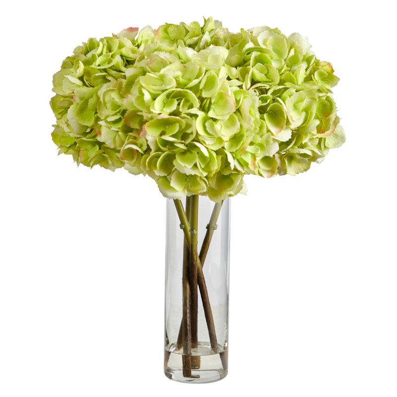 Arrangement floral d'hortensias dans un vase