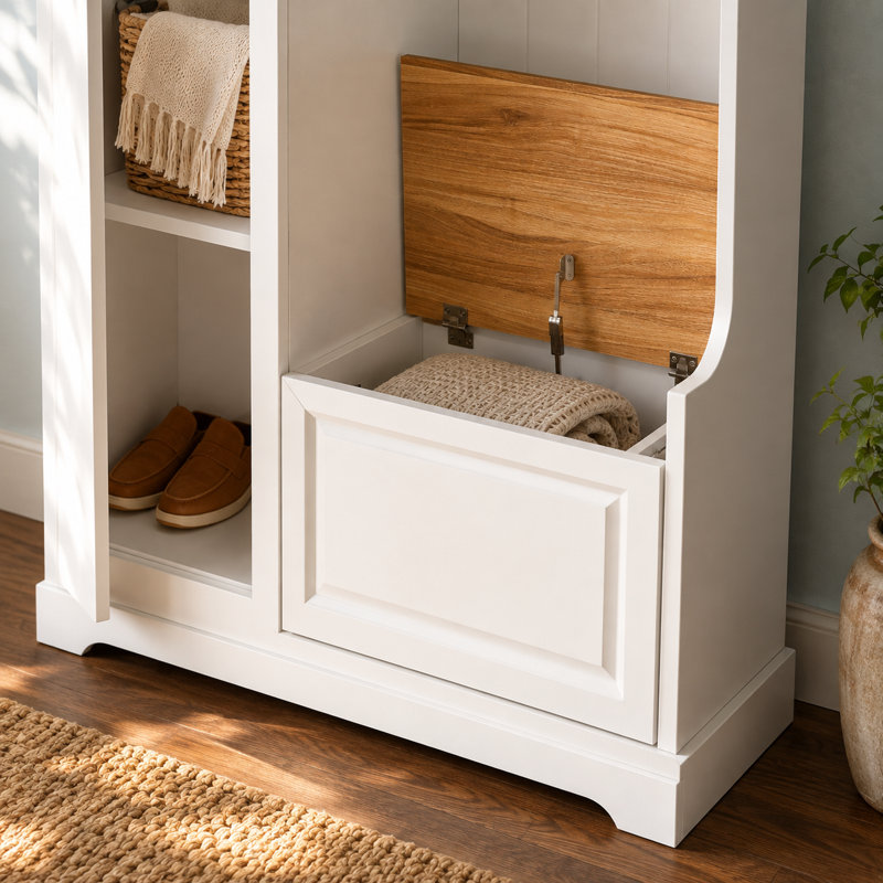 Arbre d'entrée Rittman avec banc de rangement rabattable, armoire haute avec tablettes réglables et fixes et quincaillerie anti-basculement
