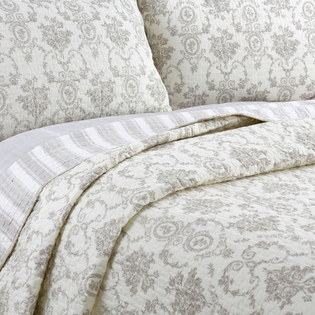 French Medallion Cotton Quilt Set, Queen Quilt + 2 Shams, Ivory/Cream