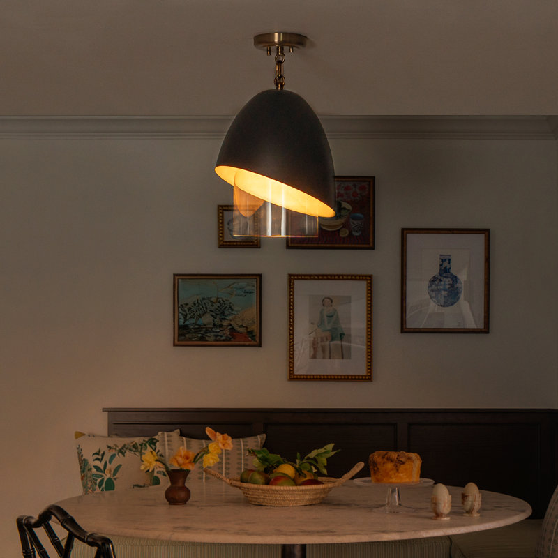 Luminaire suspendu moderne moderne avec abat-jour double couche, cadre en métal noir et doré avec abat-jour en verre intérieur, ouverture en angle inférieure pour îlot de cuisine, compatible avec un plafond incliné, homologué ETL