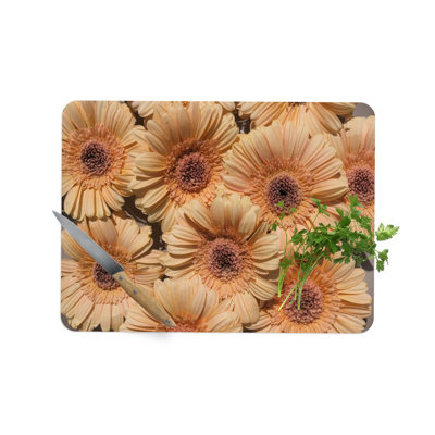 Planche à découper en verre Golden Daisy Design dans des tons de jaune radieux et de brun terre parfait pour la cuisine ou les aventures de camping en plein air