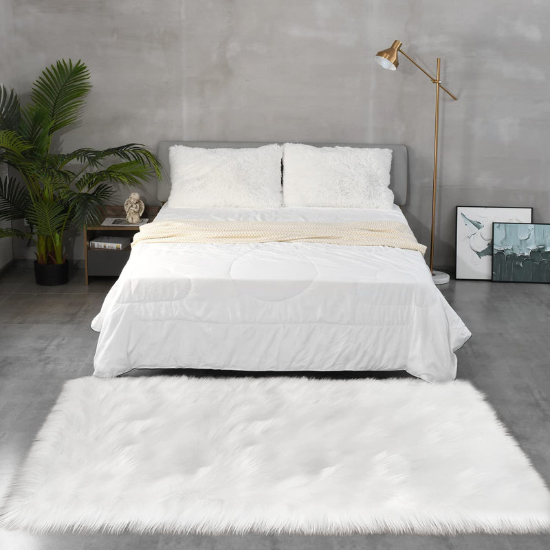 Leosvel Faux Sheepskin Indoor Rug, Rectangle 5' x 6.5'