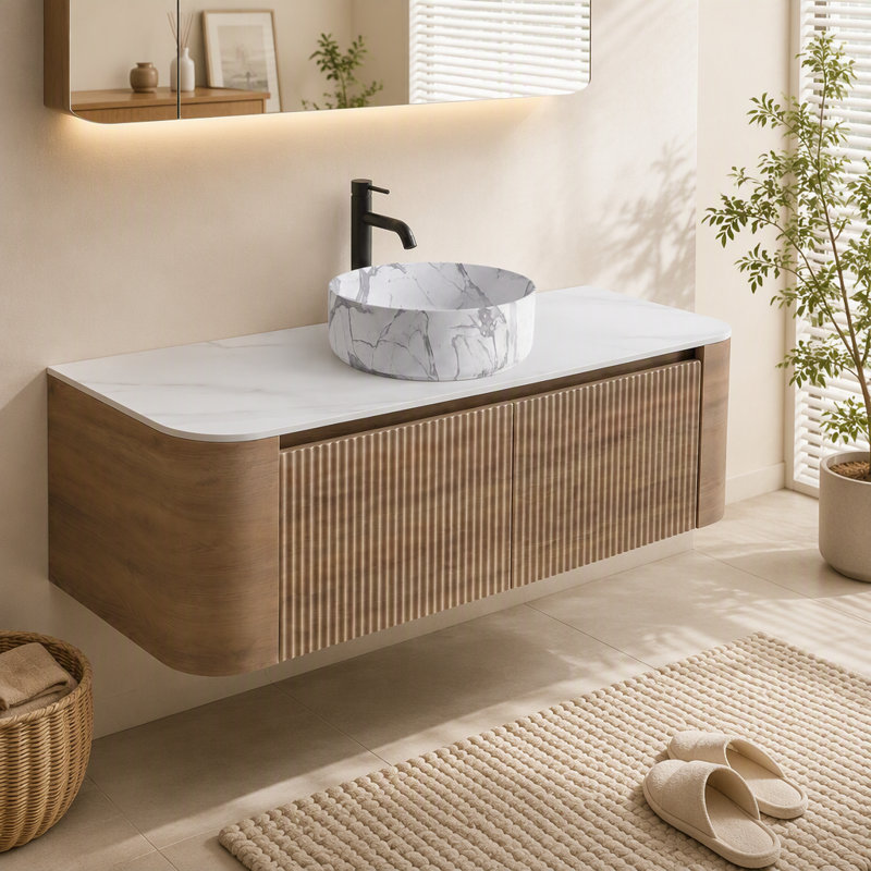 Meuble-lavabo Erba de 48 po avec lavabo, armoire murale en chêne miel avec porte-serviettes gratuit, conception de lavabo simple en céramique blanche de Carrare, sans bonde ni robinet, pré-assemblé