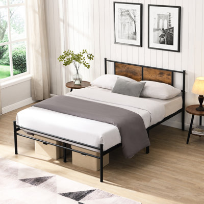 Cadre de lit très grand en métal, tête de lit décorative en bois et structure stable, sommeil silencieux, espace de rangement sous le lit, cadre de lit facile à assembler avec panneau de décoration, style chambre à coucher moderne, stable, silencieux