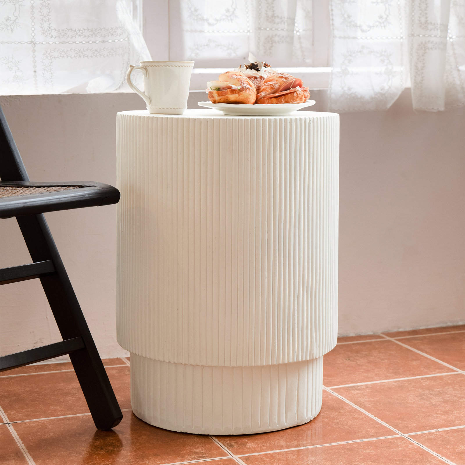 Gata 15.25 " Patio Side Table, White