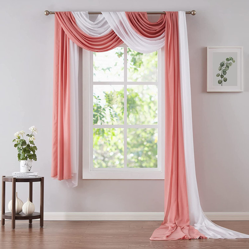 Écharpe de fenêtre semi-diaphane en mousseline Candida, L 35 po x L 288 po, Blanc / Vieux rose