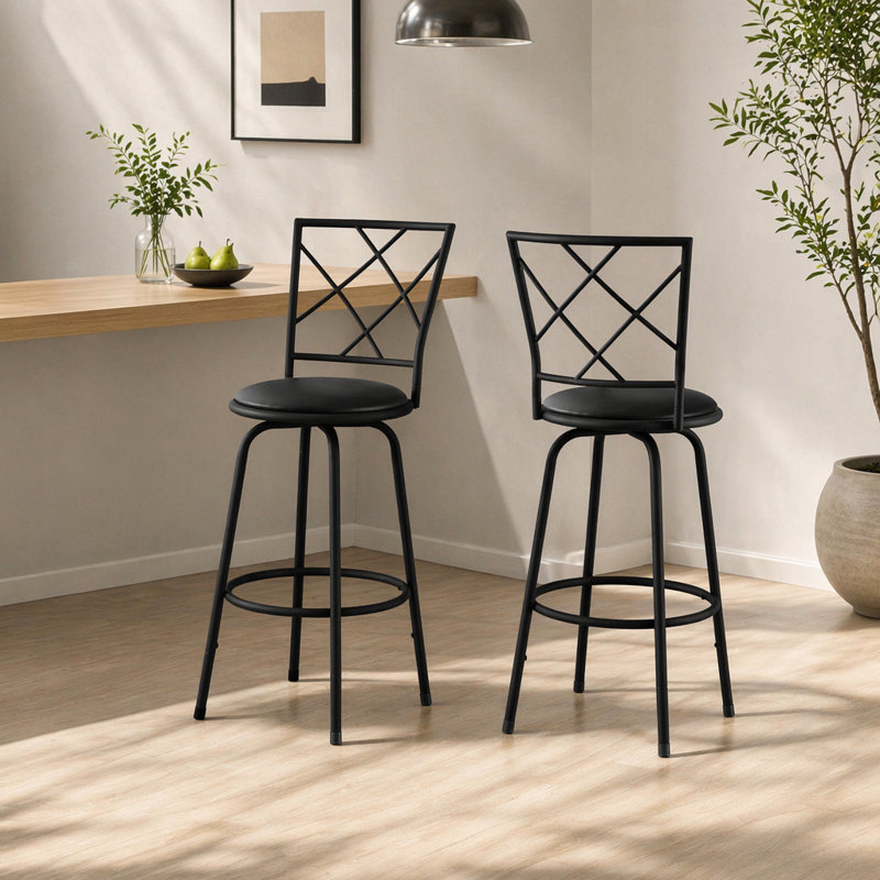 Ensemble de 2 tabourets pivotants élégants, aspect métal et cuir, pour un bar ou un îlot de cuisine contemporain.