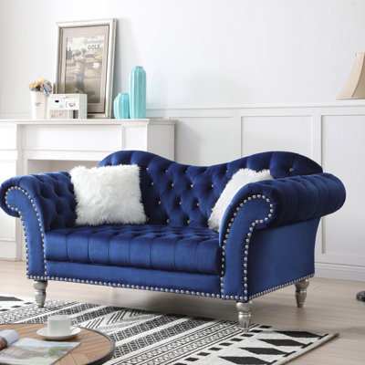 Cozy Traditional Loveseat
