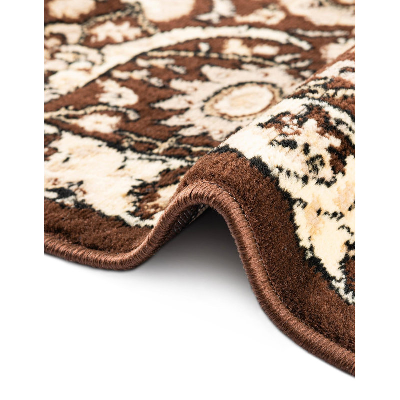Tapis brun à motif floral Britannia, Rectangle 5 pi 1 po x 8 pi