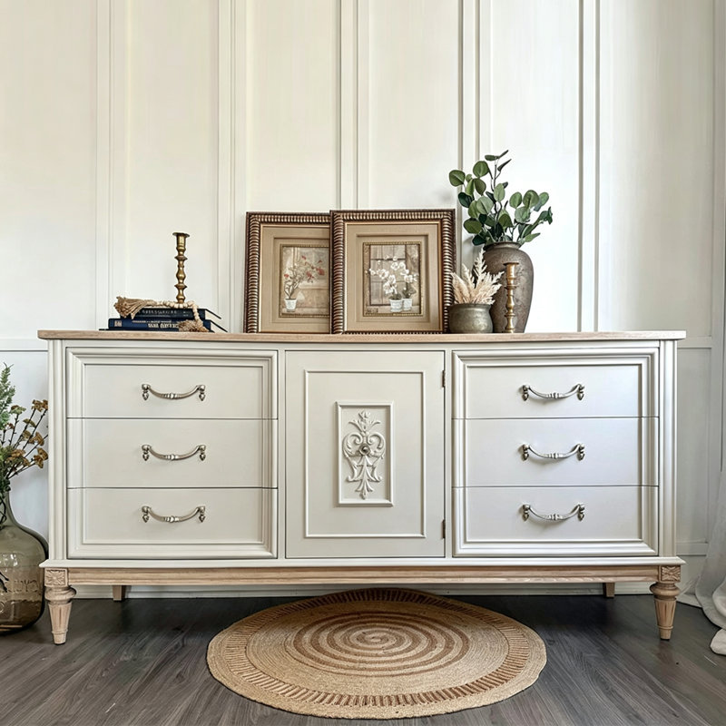 Buffet simple de style crème