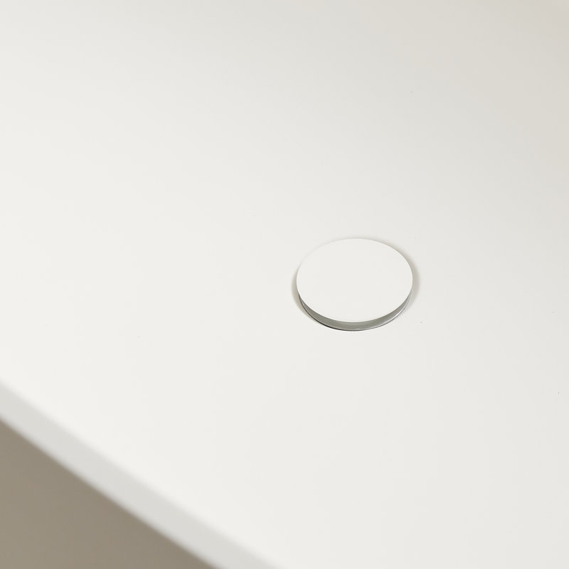 Baignoire autoportante 67 po en résine solide à surface solide de conception contemporaine avec drain escamotable et trop-plein 67 po, certifié Cupc, blanc mat