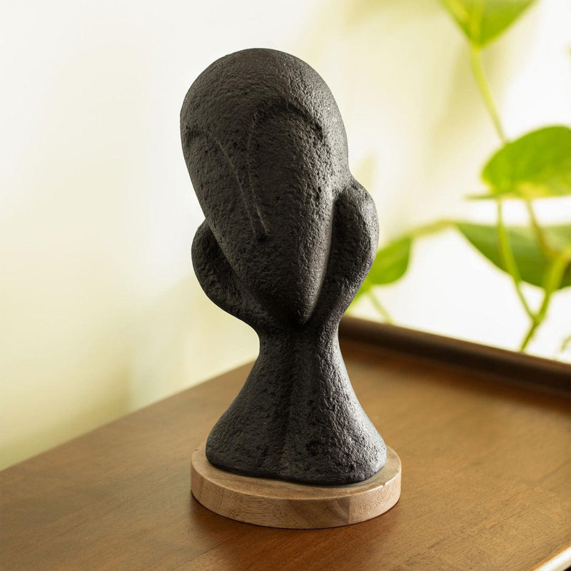 Figurines & Sculptures
