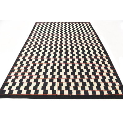 Tapis noir et blanc 7 x 7 po