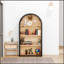 Bibliothèque à 4 niveaux arquée noire de 43 pouces de hauteur avec tablettes de rangement spacieuses pour un décor moderne et classique