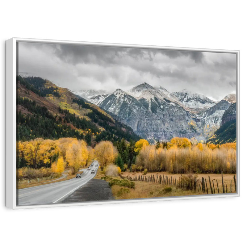 Route d'automne à Telluride, Cadre flottant blanc, 19 po x 13 po