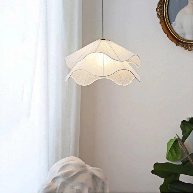 Luminaire suspendu d'intérieur Flower avec abat-jour en tissu blanc