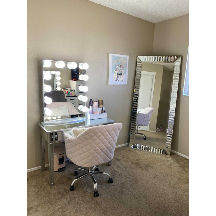 https://assets.wfcdn.com/im/93109956/resize-h755-w755%5Ecompr-r85/2256/225644183/Hollywood+Glow+XL+Vanity+Mirror+with+12+Clear+LED+Bulbs+Dressing+Makeup+Mirror+Dual+Power+Outlets.jpg