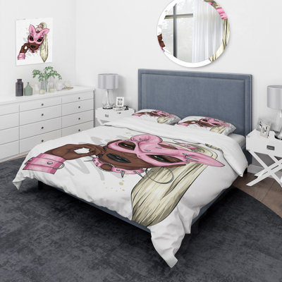 Femme avec masque de lapin rose II - ensemble de housse de couette Shaby Elegance - microfibre de polyester