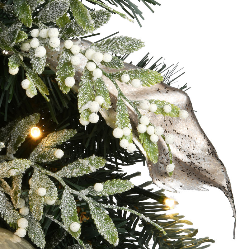 Couronne de Noël 24 po pré-éclairée décorée avec nœud