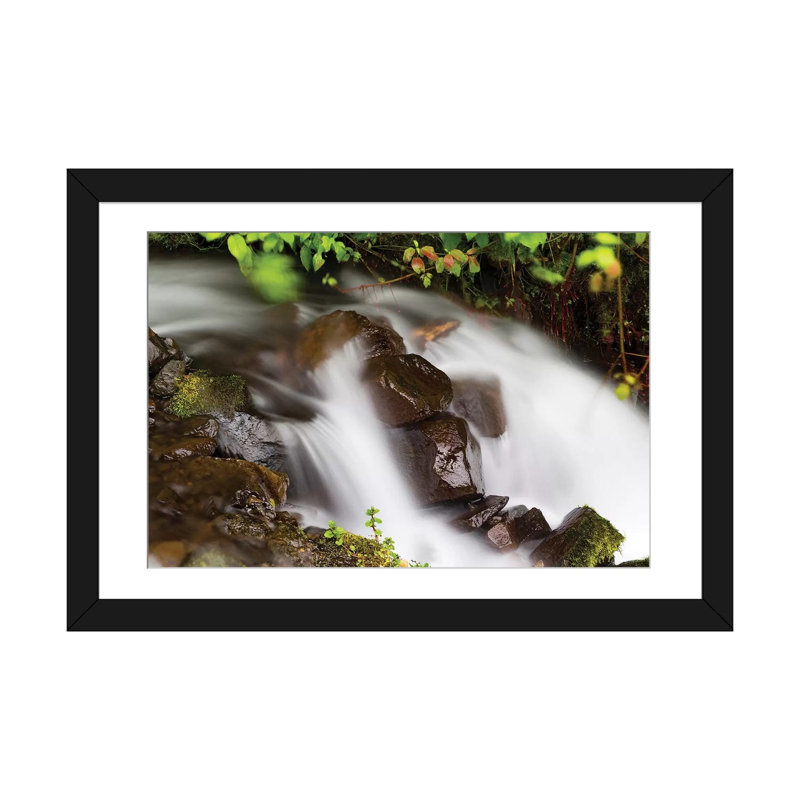 «Waterfall, H 16 po x l 24 po x P 1 po, Papier d'art encadré noir, Blanc