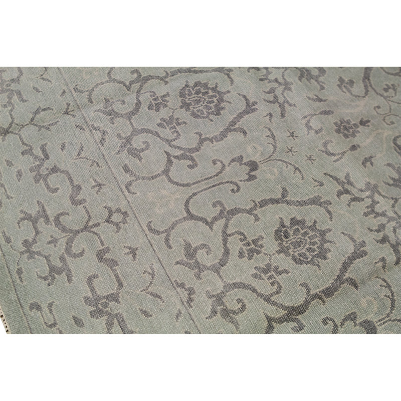 Floral Area Rug in Gray
