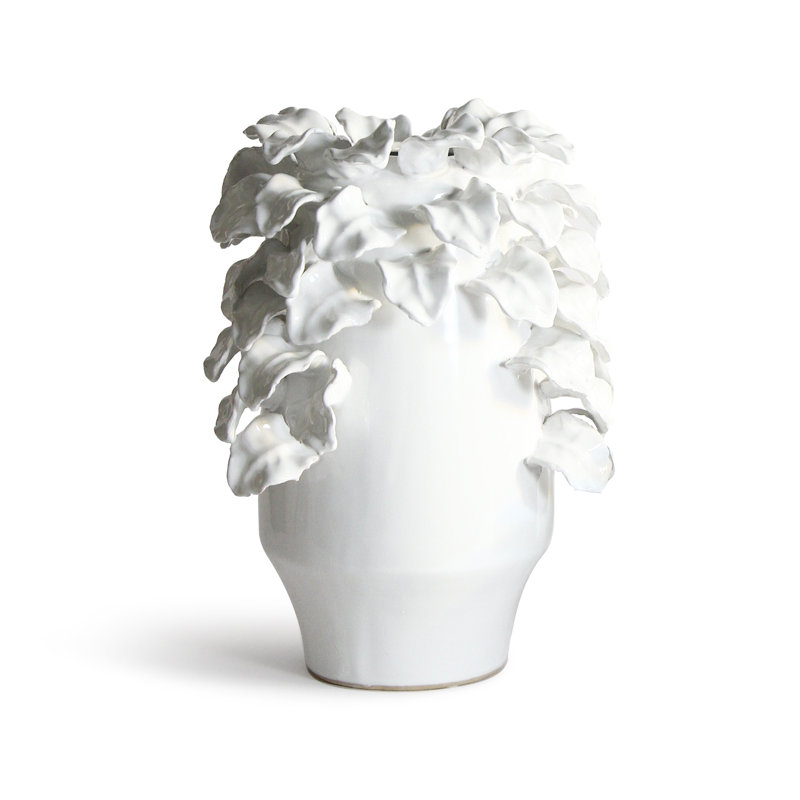 Vase sculpté, H 13,5 po x l 10 po x P 10 po, Blanc