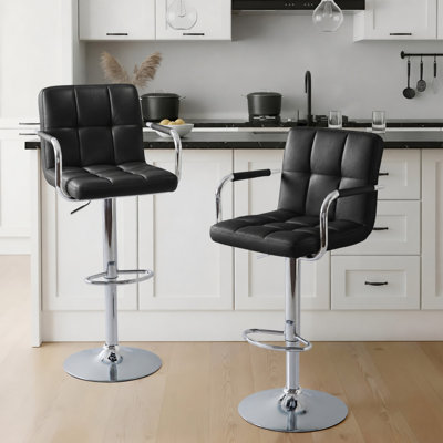 Ensemble de 2 tabourets de bar pivotants réglables, chaises de bar en polyuréthane rembourrées à hauteur de comptoir avec base chromée et repose-pieds, noir
