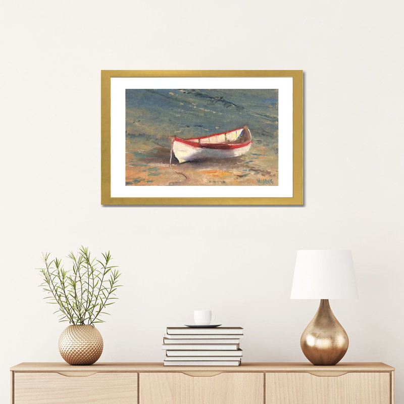 «Beached Boat II» par Marilyn Wendling - reproduction d'art, H 16 po x l 24 po x P 1 po, Papier encadré doré, Blanc