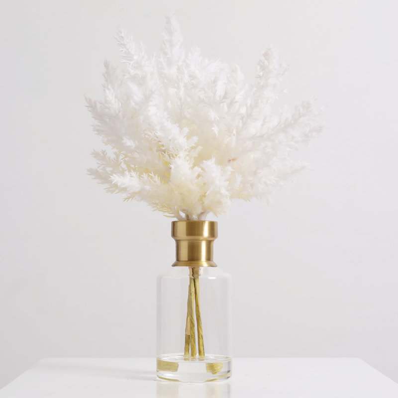 Arrangement floral dans un vase, H 13 po x l 9 po x P 9 po