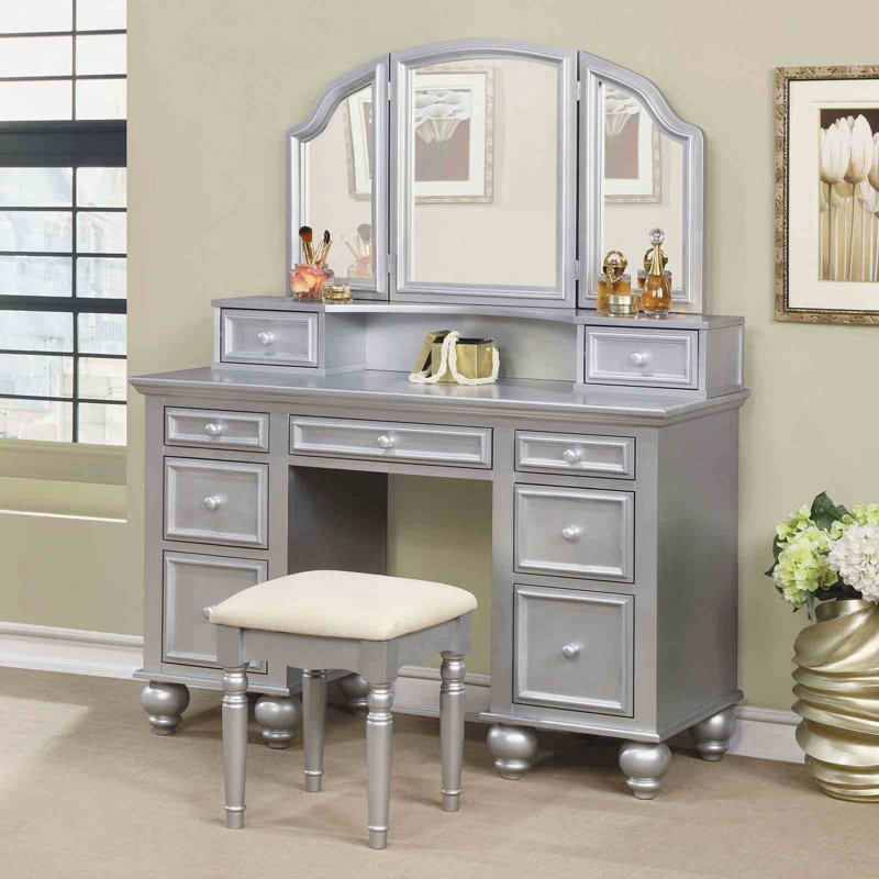 Ensemble de coiffeuse transitionnelle élégante avec miroir à trois volets arqués