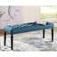 Mobilier de salle à manger Urban Style Table avec 4 chaises et banc. Bois massif, bouton rembourré, pieds noirs. Ensemble de décorations de chambre en bois de style. Table rectangulaire, revêtement, pièce à pieds.