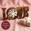 Élégante sculpture en bois faite à la main de «Love» avec flocon de neige pour la Saint-Valentin