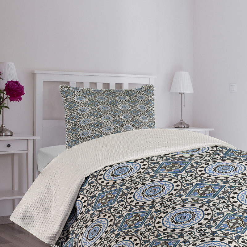 Traditional Polyester Geometric Shapes Coverlet