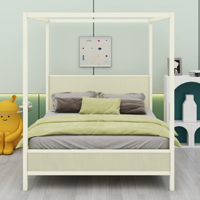 Wooden Canopy Bedstead Featuring Strong Slat Support