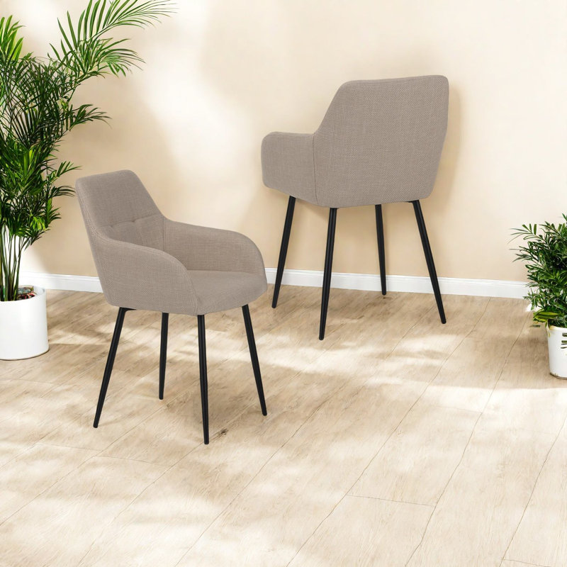 Chaises de salle à manger beige confortables, structure en bois et métal, design moderne pour les petits espaces