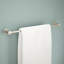 Porte-serviettes mural 18 po avec accessoire de quincaillerie d'extension de bain Delta Nicoli-66112988