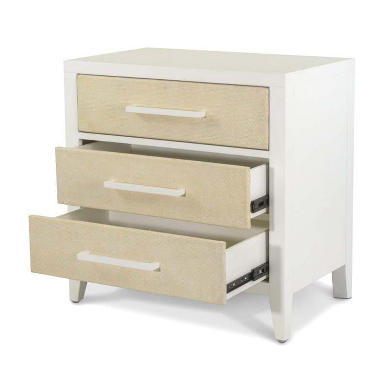 Table de chevet tressée Miramar à 3 tiroirs avec prises électriques et USB - Sable/Blanc