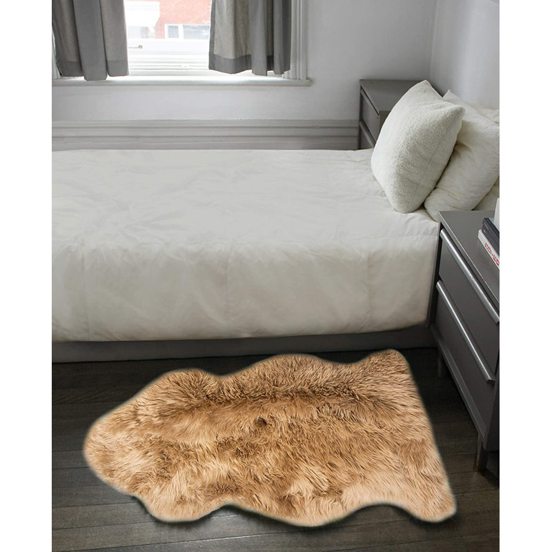 Tapis beige en peau de mouton à imprimé animal Tammo
