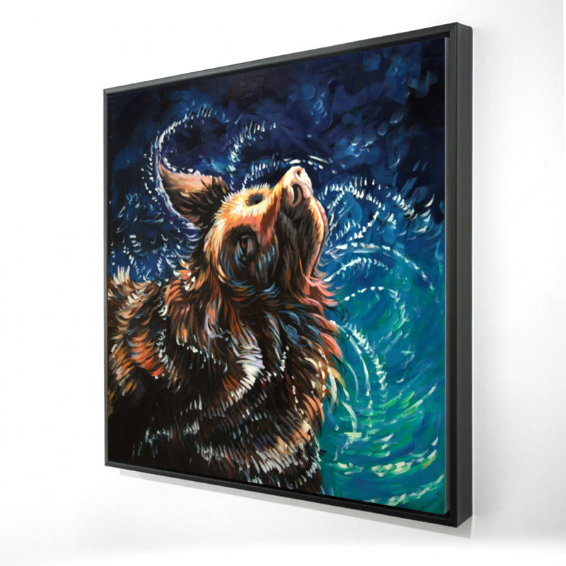 «Wet Golden Retreiver Shaking To Dry»