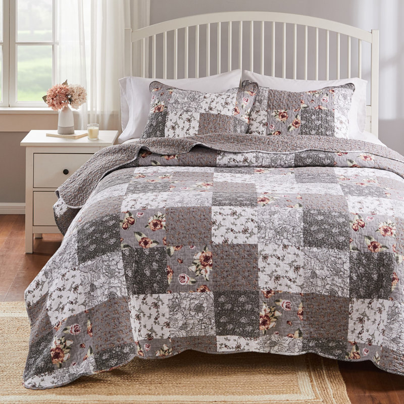 Giulia Gray and White King Microfiber Reversible Quilt Set