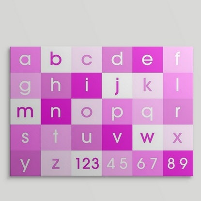 «Alphabet» par Justin, art textuel en rose, H 18 po x l 24 po x P 1,25 po, Toile