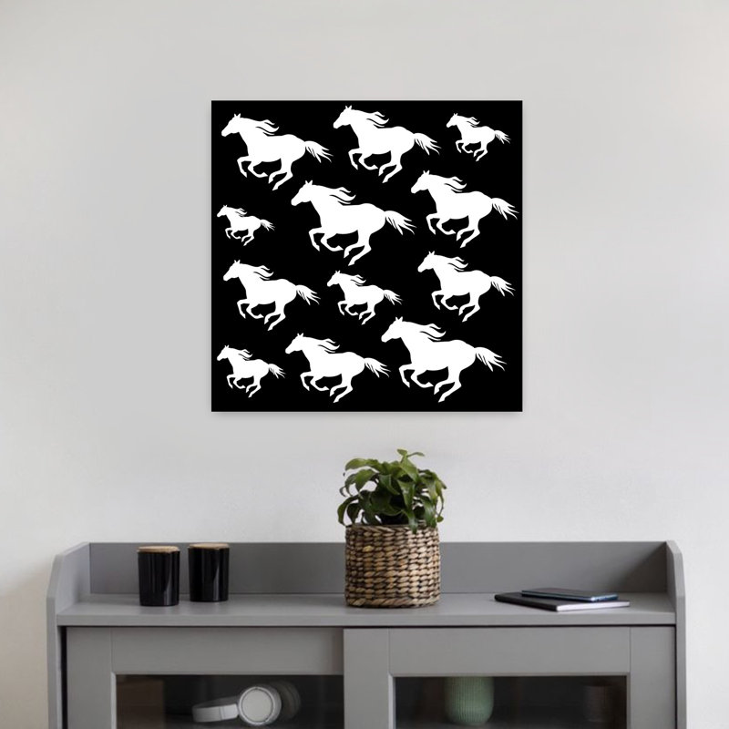 Art contemporain au galop, cheval contemporain blanc au galop