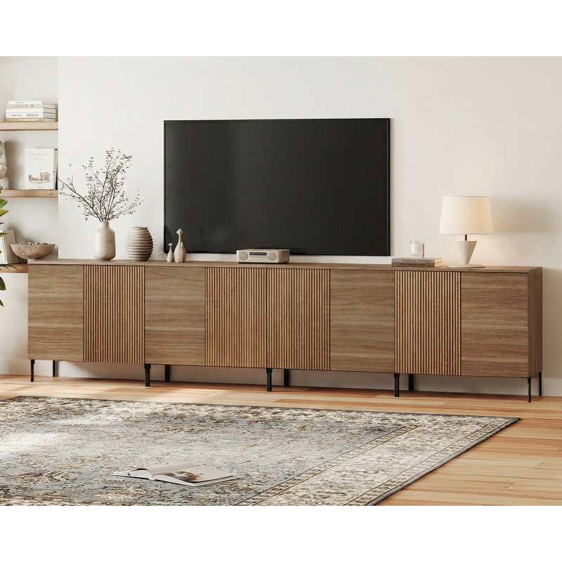 Meuble télé moderne à cannelures de 126 po avec 8 portes Aadham, Noyer