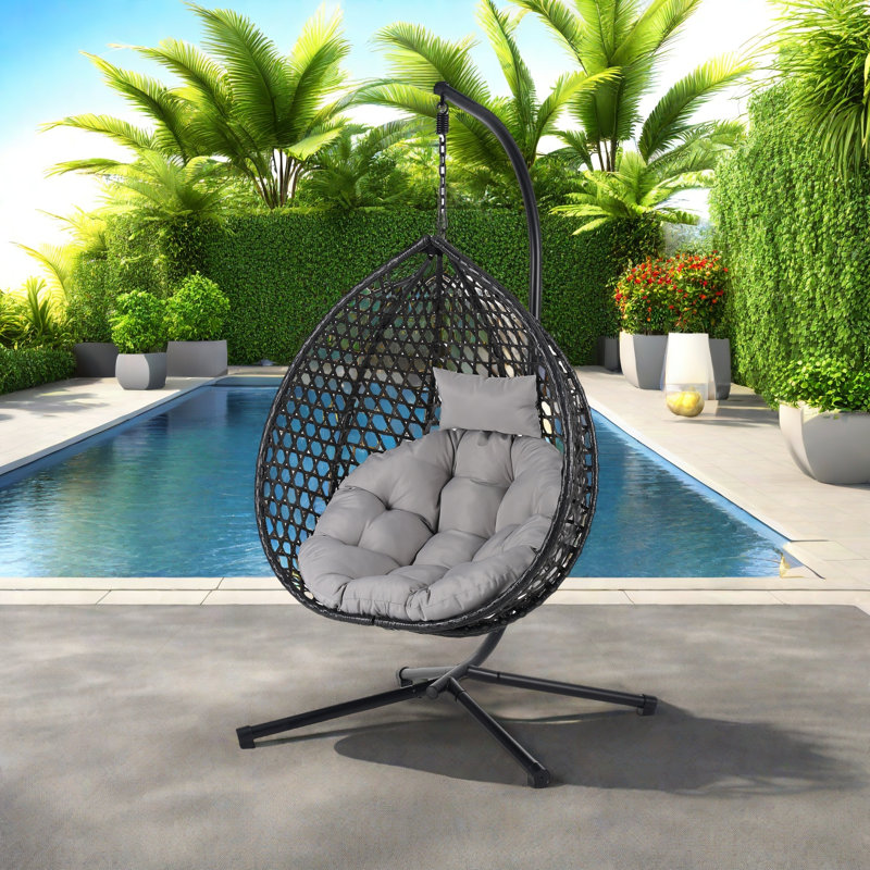 Fauteuil à œufs suspendu polyvalent avec motif en rotin évidé Pe, base en fer, appui-tête et coussin